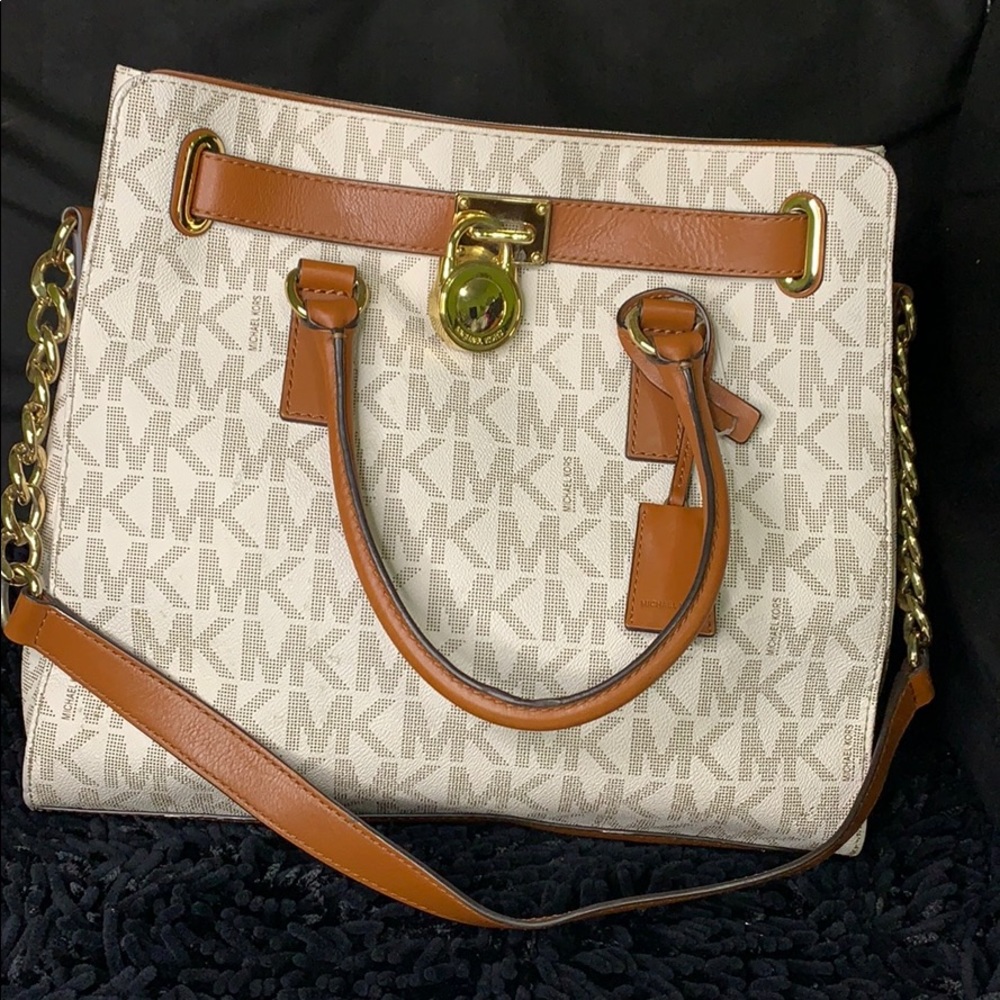 MK LOGO PURSE - MAKE AN OFFER 😊